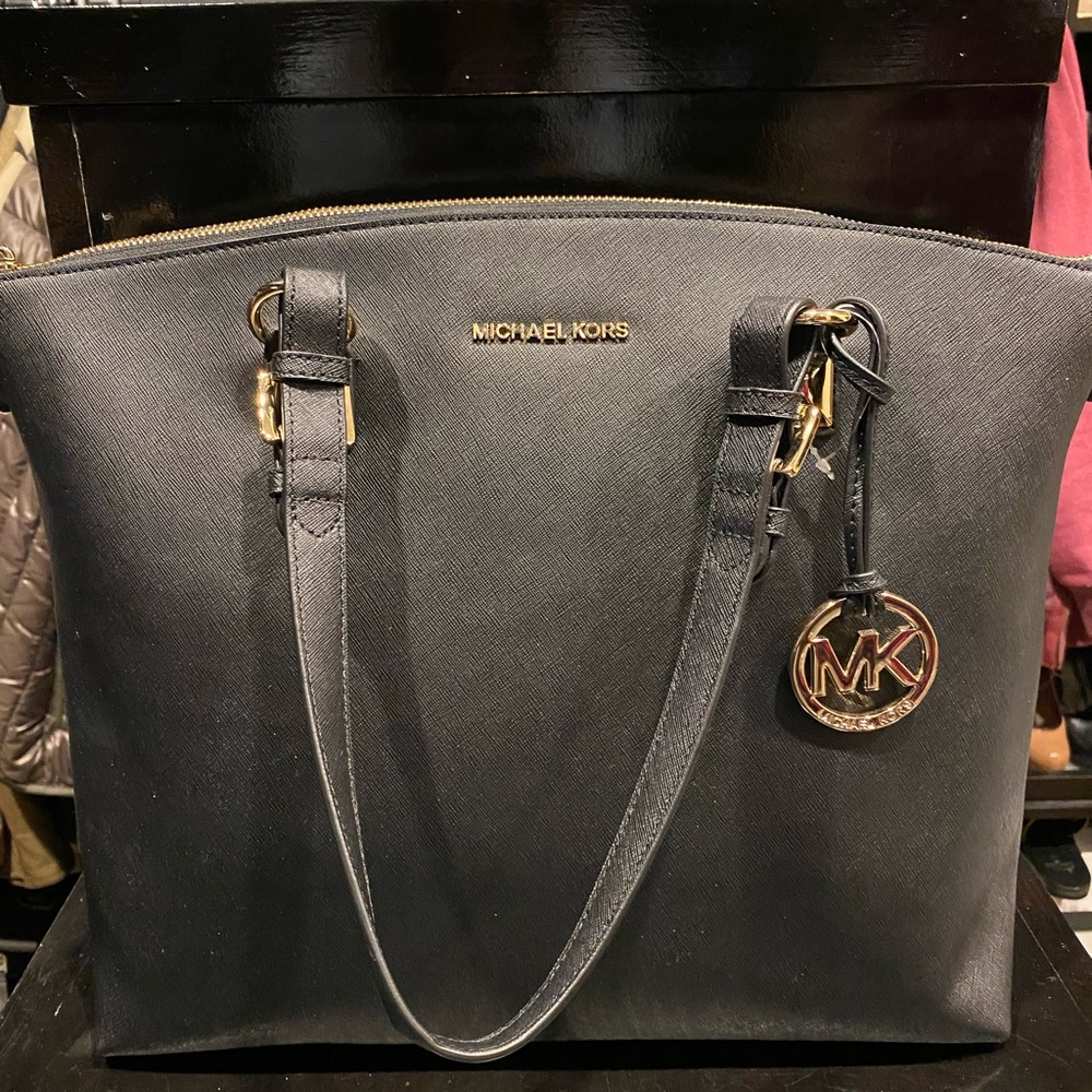Michael Kors Tote - new w/dust bag